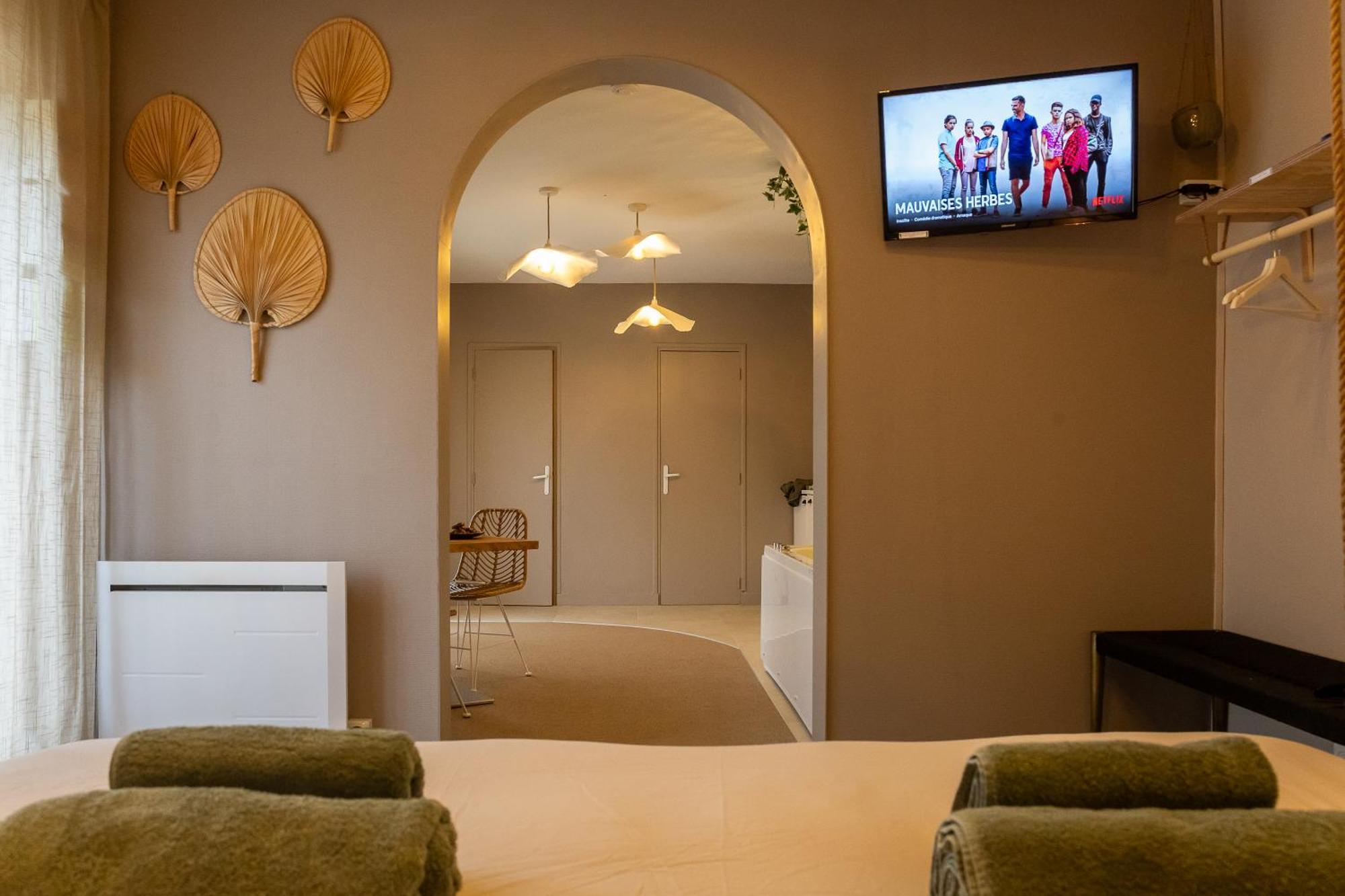 Love Room Suite Bali - Auray En Bretagne Brech Екстериор снимка
