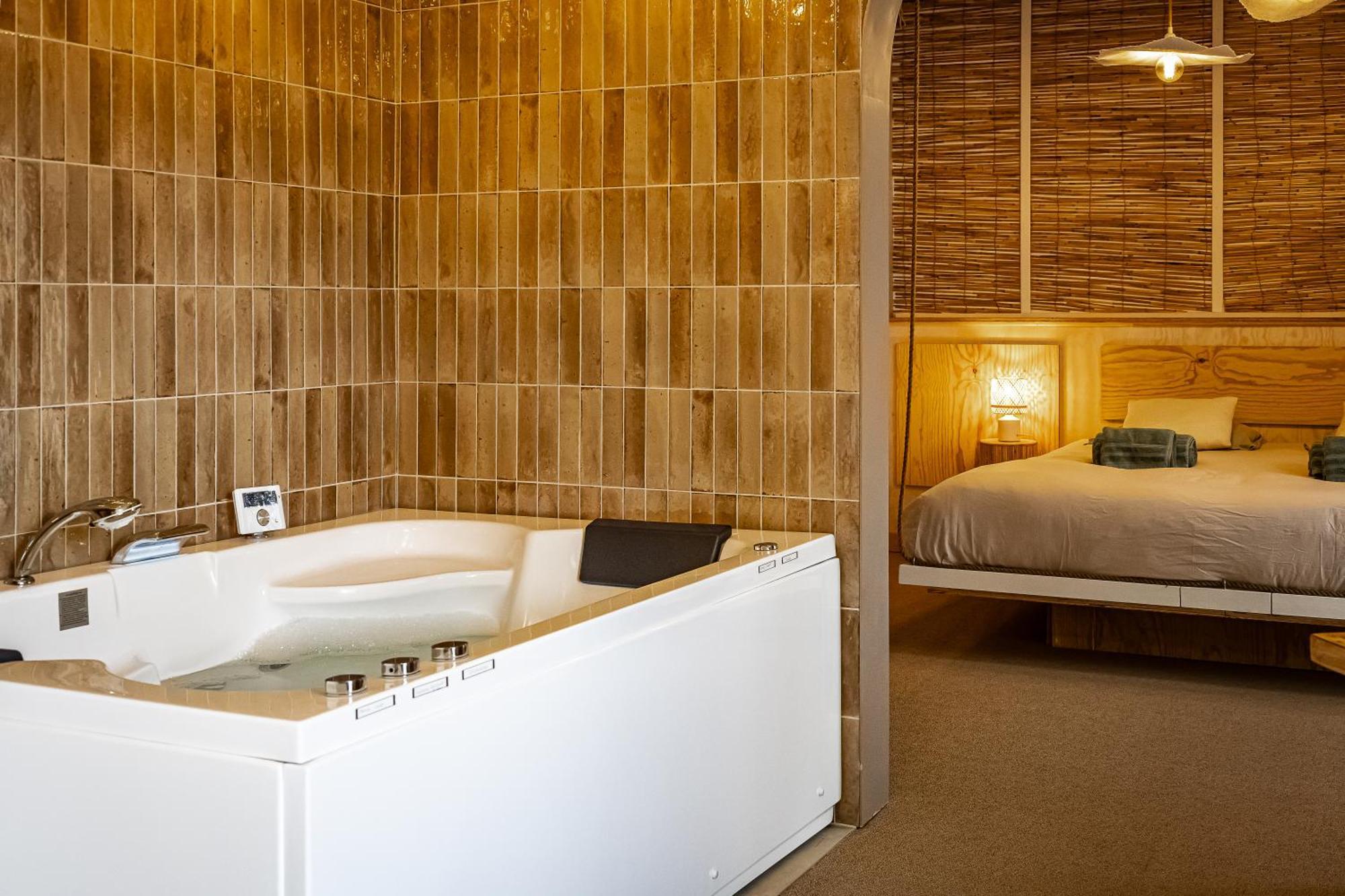 Love Room Suite Bali - Auray En Bretagne Brech Екстериор снимка