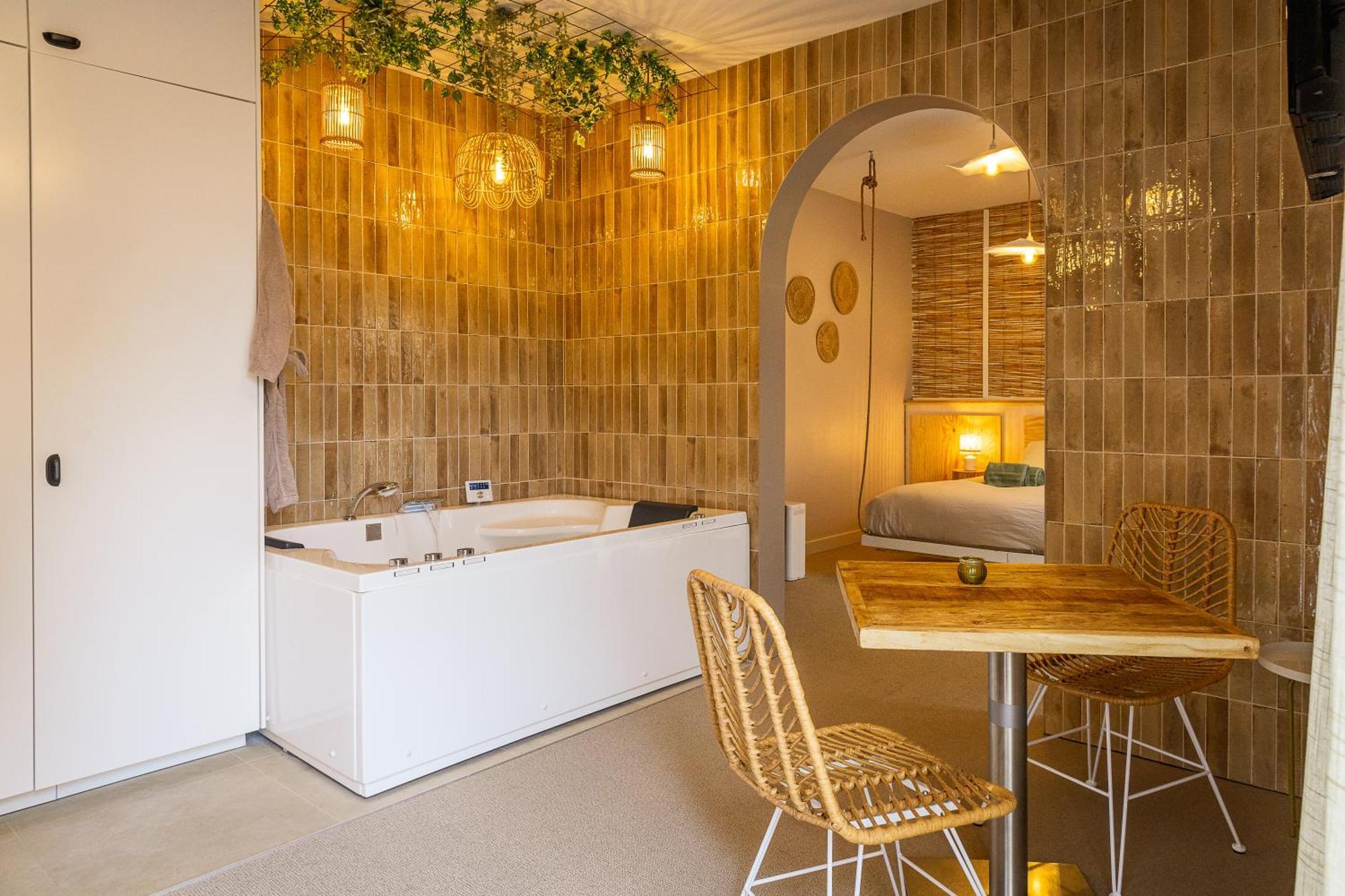 Love Room Suite Bali - Auray En Bretagne Brech Екстериор снимка