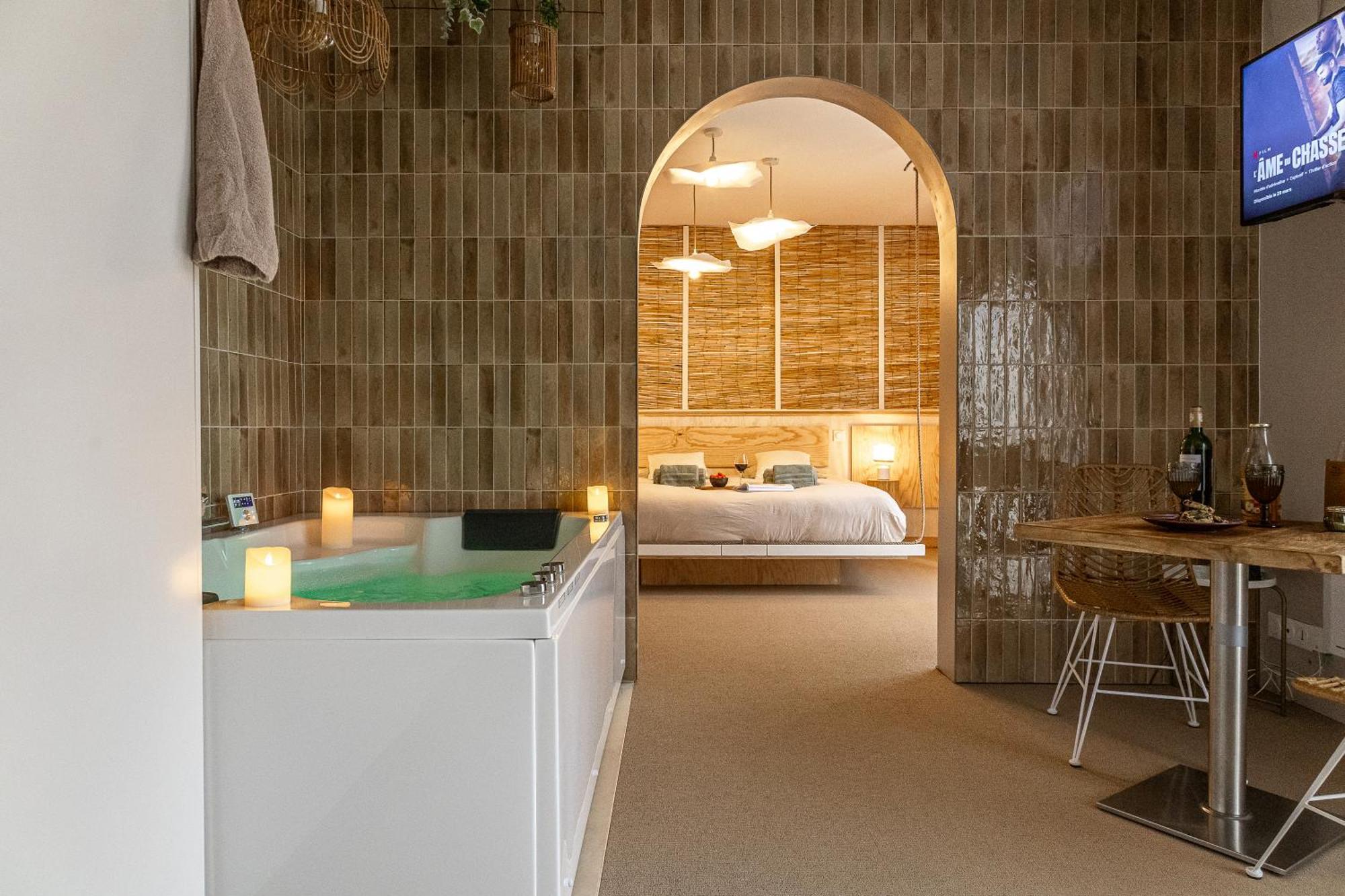 Love Room Suite Bali - Auray En Bretagne Brech Екстериор снимка
